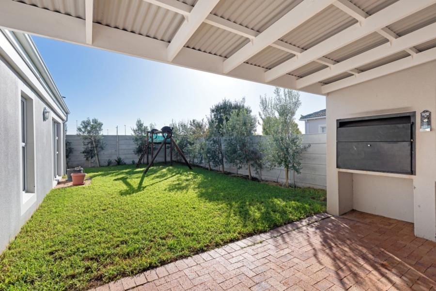 4 Bedroom Property for Sale in Sunningdale Western Cape